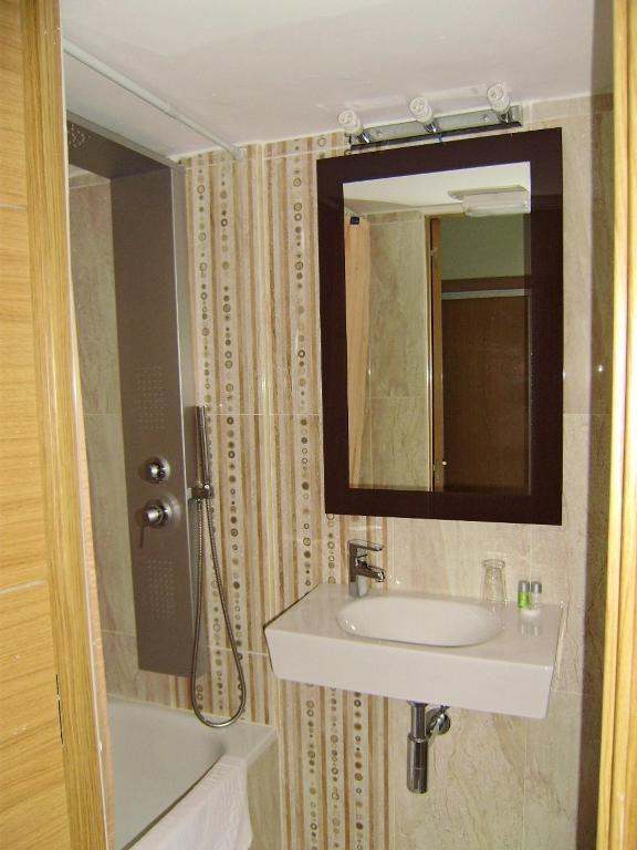 Hostal Miguel Angel Madrid Eksteriør bilde