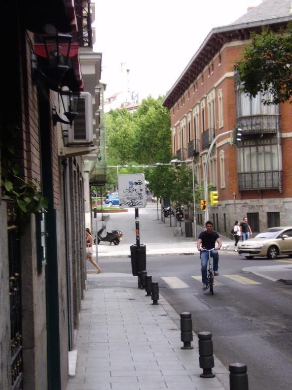 Hostal Miguel Angel Madrid Eksteriør bilde